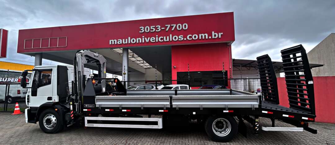 Caminhão IVECO TECTOR 170E21 Plataforma Guincho ANO 2022 de Mauloni Veiculos no Paraná