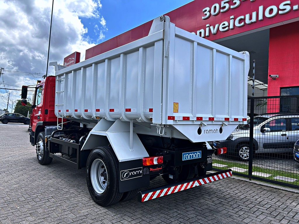Caminhão MERCEDES BENZ MB 1719 Caçamba Basculante ANO 2025 de Mauloni Veiculos no Paraná