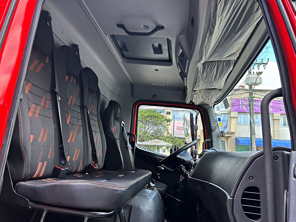 Caminhão MERCEDES BENZ MB 1719 Caçamba Basculante ANO 2025 de Mauloni Veiculos no Paraná