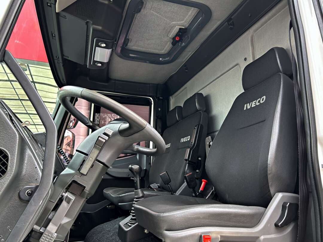 Caminhão IVECO TECTOR 170E21 Plataforma Guincho ANO 2022 de Mauloni Veiculos no Paraná