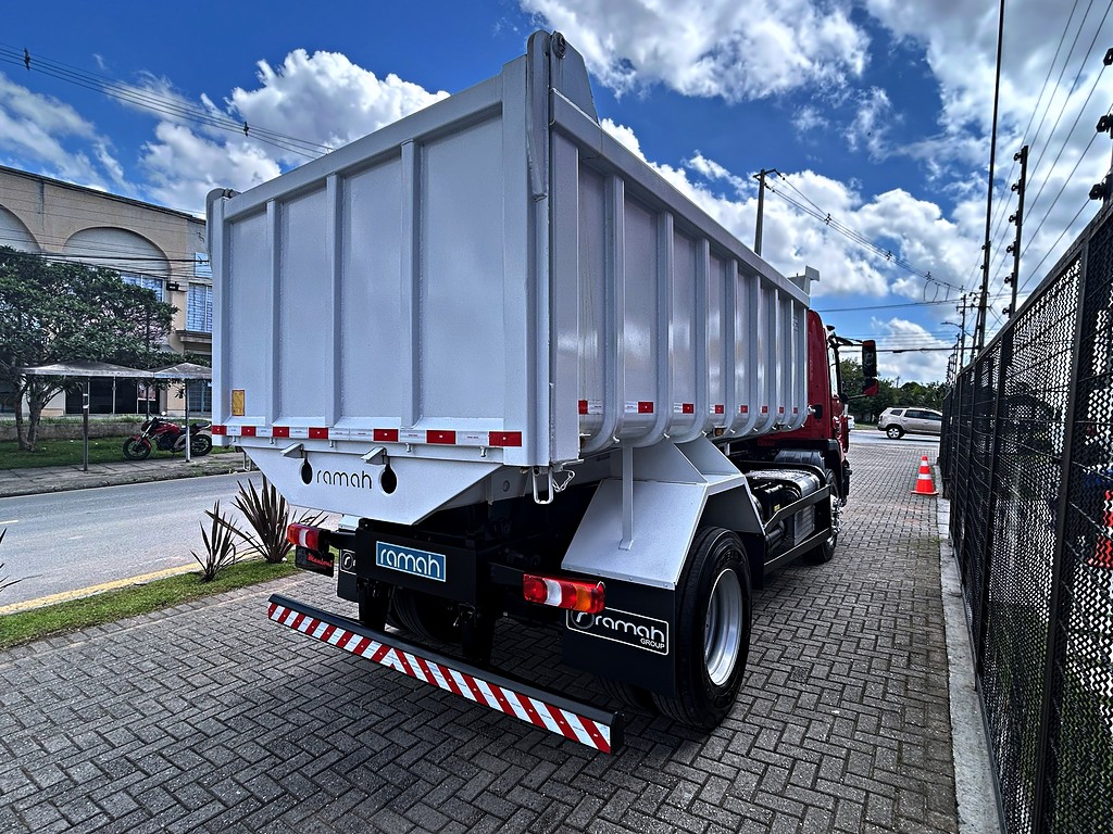 Caminhão MERCEDES BENZ MB 1719 Caçamba Basculante ANO 2025 de Mauloni Veiculos no Paraná