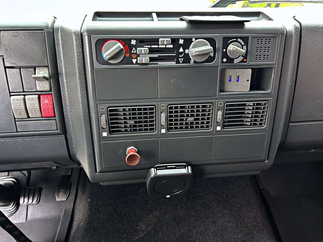 Caminhão IVECO TECTOR 170E21 Plataforma Guincho ANO 2022 de Mauloni Veiculos no Paraná