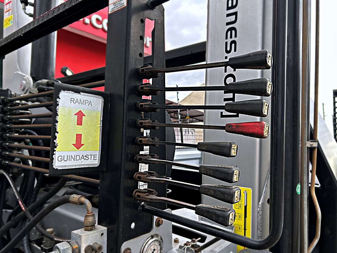 Caminhão IVECO TECTOR 170E21 Plataforma Guincho ANO 2022 de Mauloni Veiculos no Paraná