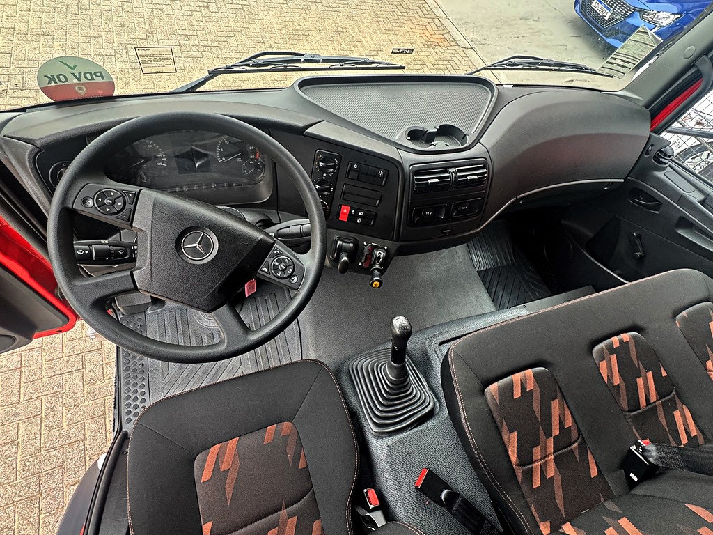 Caminhão MERCEDES BENZ MB 1719 Caçamba Basculante ANO 2025 de Mauloni Veiculos no Paraná