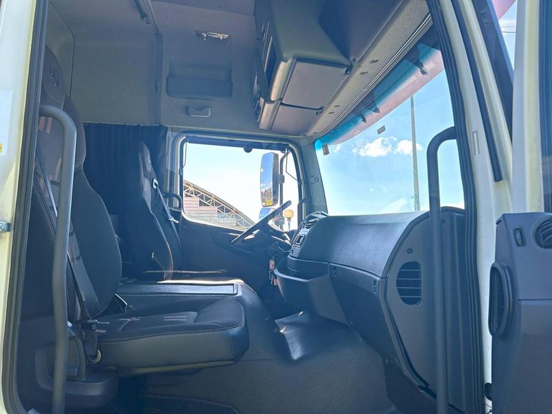 Caminhão MERCEDES BENZ MB 2426 Baú Furgão ANO 2022 de Mauloni Veiculos no Paraná