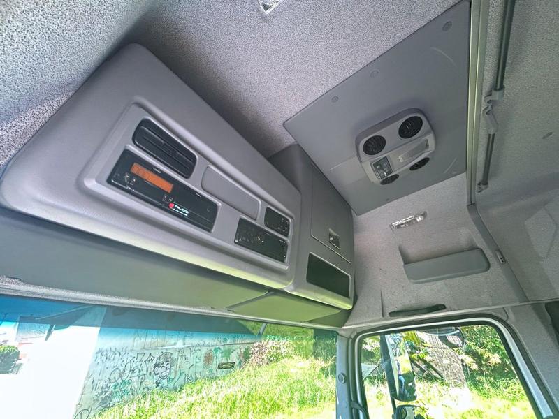 Caminhão MERCEDES BENZ MB 2426 Baú Furgão ANO 2022 de Mauloni Veiculos no Paraná