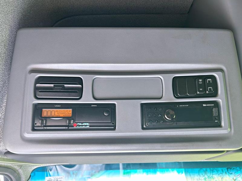 Caminhão MERCEDES BENZ MB 2426 Baú Furgão ANO 2022 de Mauloni Veiculos no Paraná