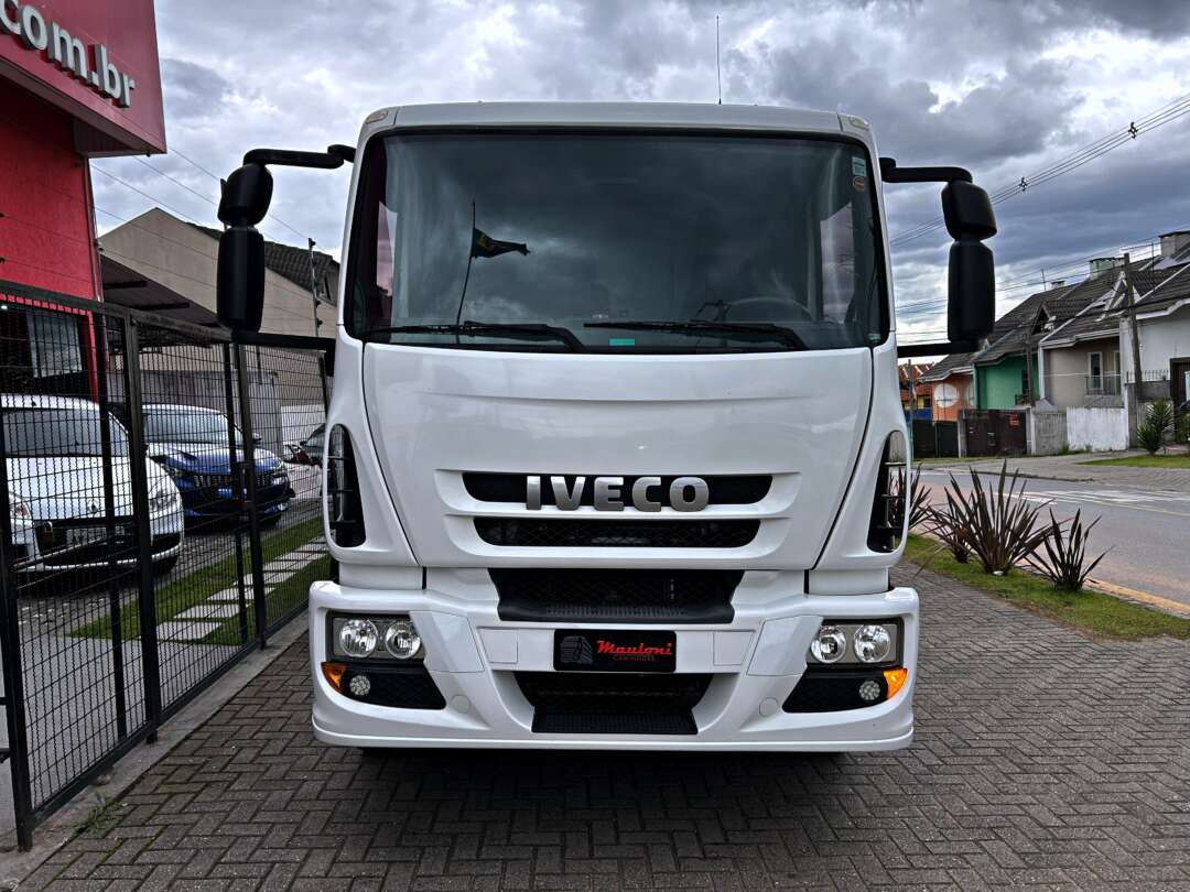 Caminhão IVECO TECTOR 170E21 Plataforma Guincho ANO 2022 de Mauloni Veiculos no Paraná