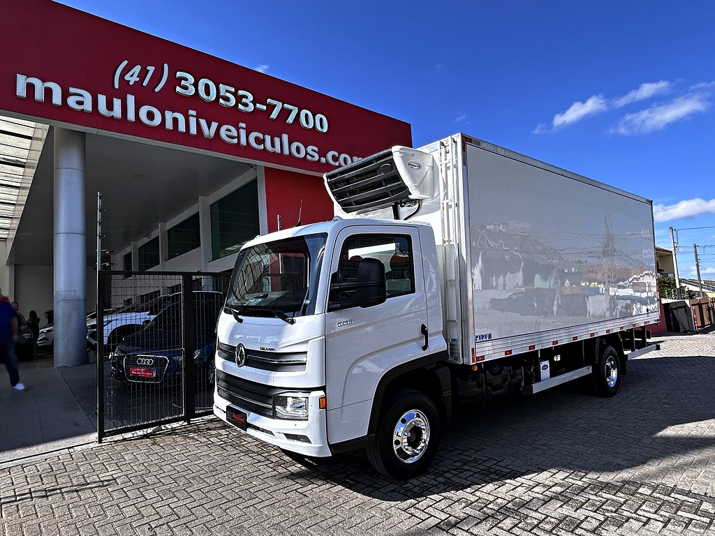 Caminhão VOLKSWAGEN VW 11180 Baú Frigorífico ANO 2024 de Mauloni Veiculos no Paraná