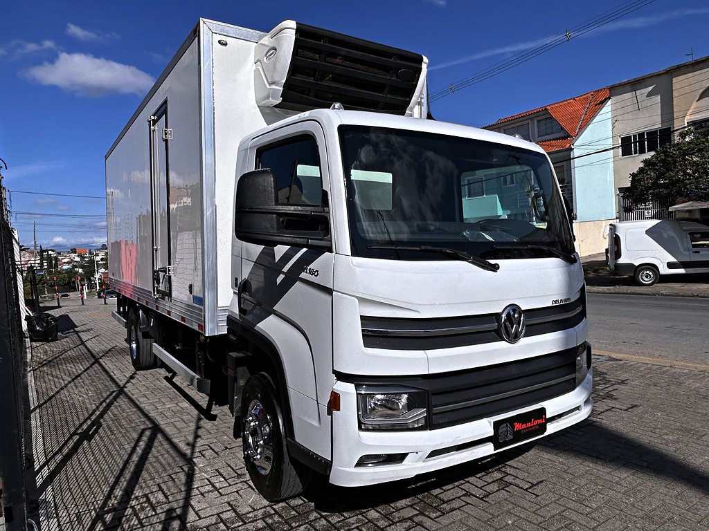 Caminhão VOLKSWAGEN VW 11180 Baú Frigorífico ANO 2024 de Mauloni Veiculos no Paraná