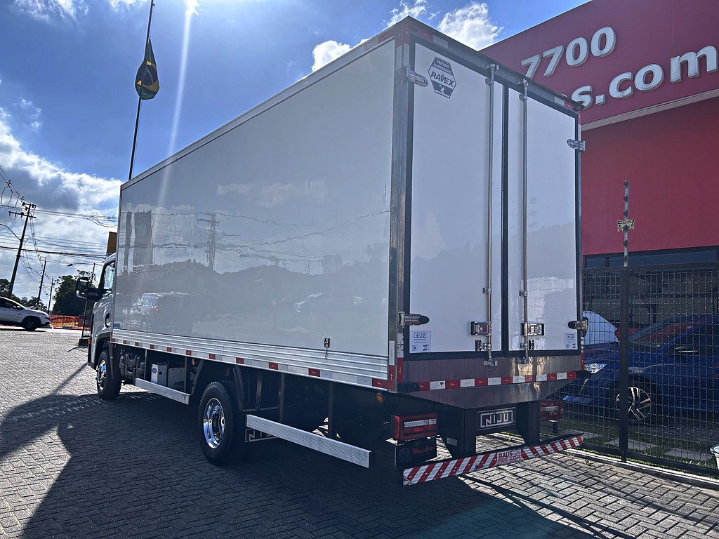 Caminhão VOLKSWAGEN VW 11180 Baú Refrigerado ANO 2024 de Mauloni Veiculos no Paraná