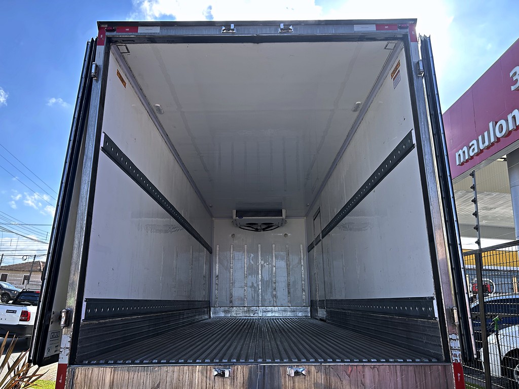 Caminhão VOLKSWAGEN VW 11180 Baú Refrigerado ANO 2024 de Mauloni Veiculos no Paraná
