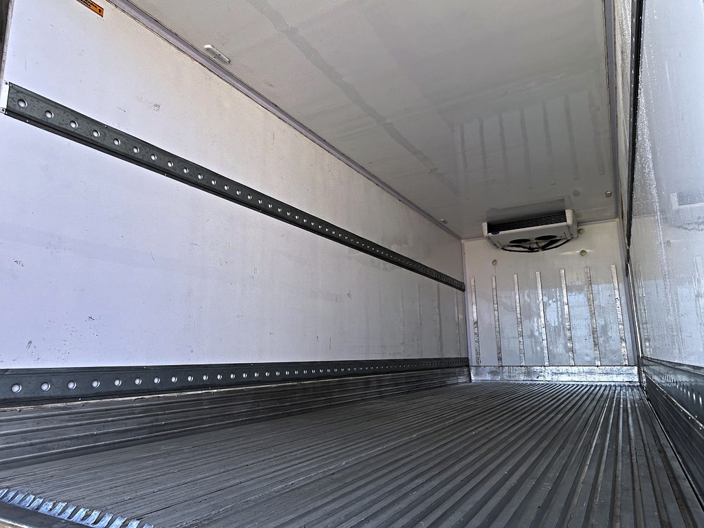 Caminhão VOLKSWAGEN VW 11180 Baú Frigorífico ANO 2024 de Mauloni Veiculos no Paraná