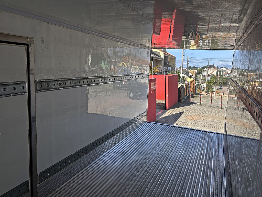 Caminhão VOLKSWAGEN VW 11180 Baú Refrigerado ANO 2024 de Mauloni Veiculos no Paraná