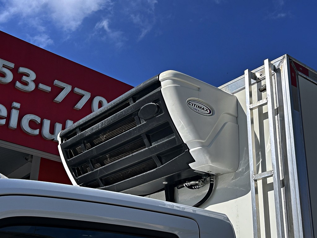 Caminhão VOLKSWAGEN VW 11180 Baú Refrigerado ANO 2024 de Mauloni Veiculos no Paraná