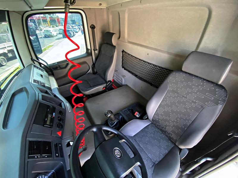 Caminhão VOLKSWAGEN VW 24280 Guincho Munck ANO 2019 de Mauloni Veiculos no Paraná