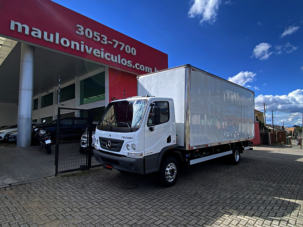 Caminhão MERCEDES BENZ MB 1016 Baú Furgão ANO 2022 de Mauloni Veiculos no Paraná