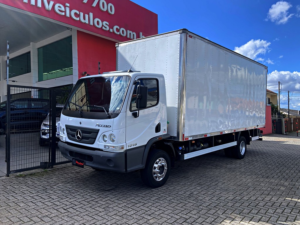 Caminhão MERCEDES BENZ MB 1016 Baú Furgão ANO 2022 de Mauloni Veiculos no Paraná