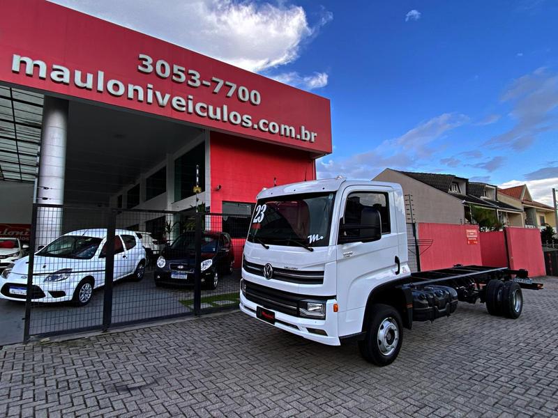 Caminhão VOLKSWAGEN VW 11180 Chassis ANO 2023 de Mauloni Veiculos no Paraná