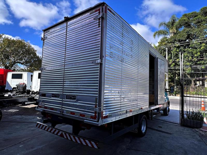 Caminhão IVECO DAILY 65-170 Baú Furgão ANO 2022 de Mauloni Veiculos no Paraná