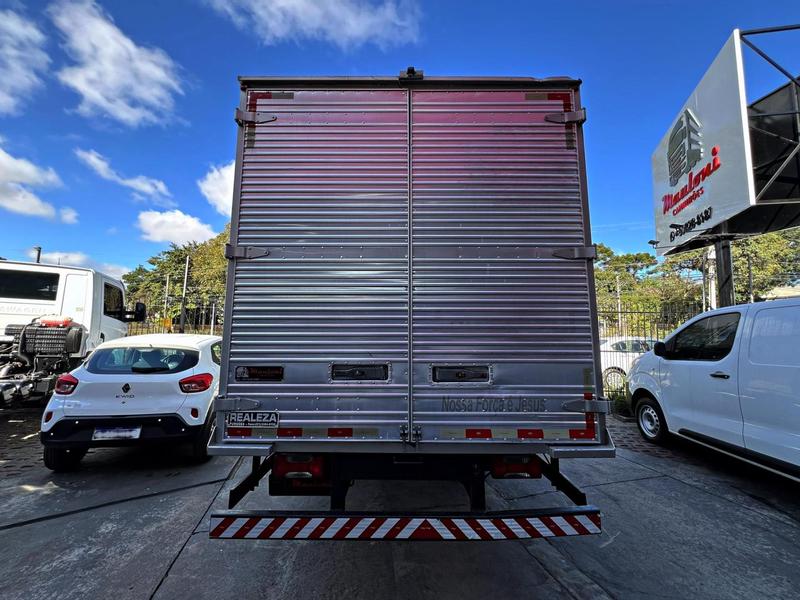 Caminhão IVECO DAILY 65-170 Baú Furgão ANO 2022 de Mauloni Veiculos no Paraná