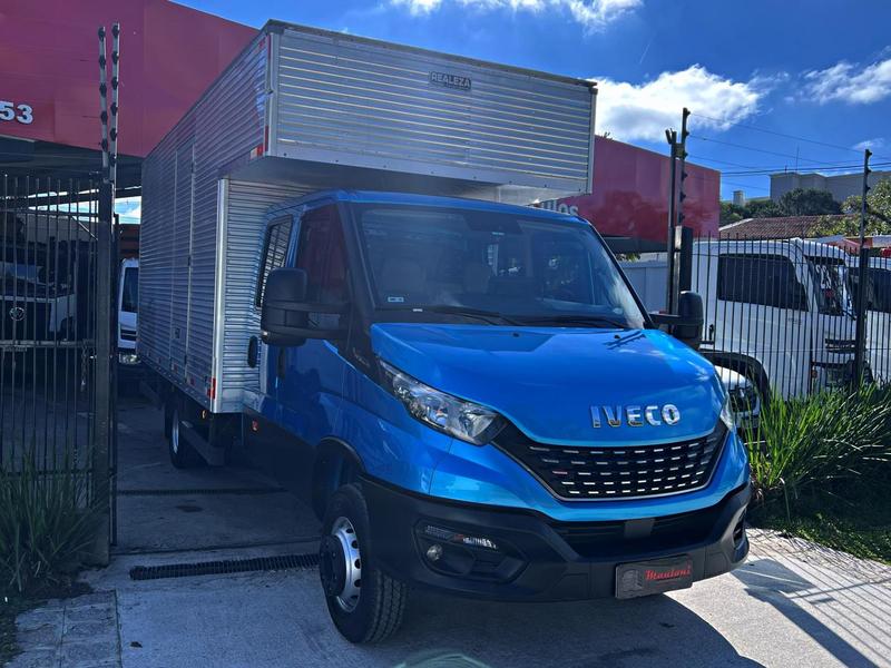 Caminhão IVECO DAILY 65-170 Baú Furgão ANO 2022 de Mauloni Veiculos no Paraná