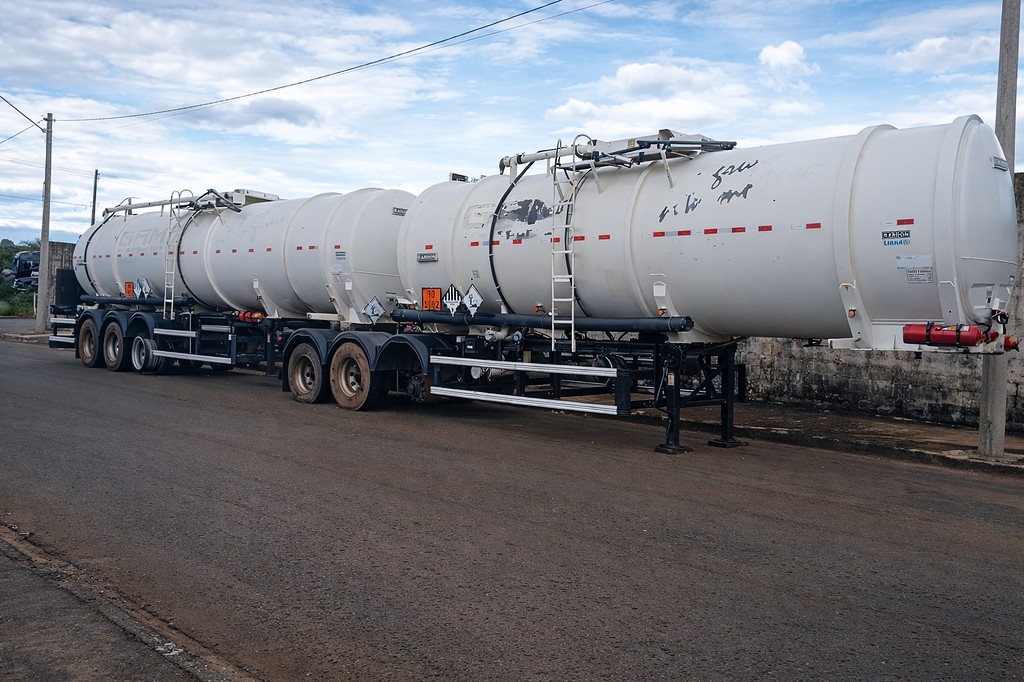 Carreta BITREM 9 EIXOS TANQUE AÇO Randon ANO 2020 9 Eixos de Rodo Serra Caminhões na Santa Catarina