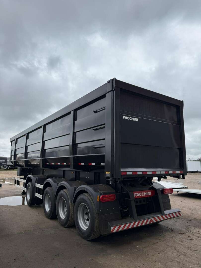 Carreta SEMI-REBOQUE CACAMBA Facchini ANO 2025 1 Eixo de Rodo Serra Caminhões na Santa Catarina