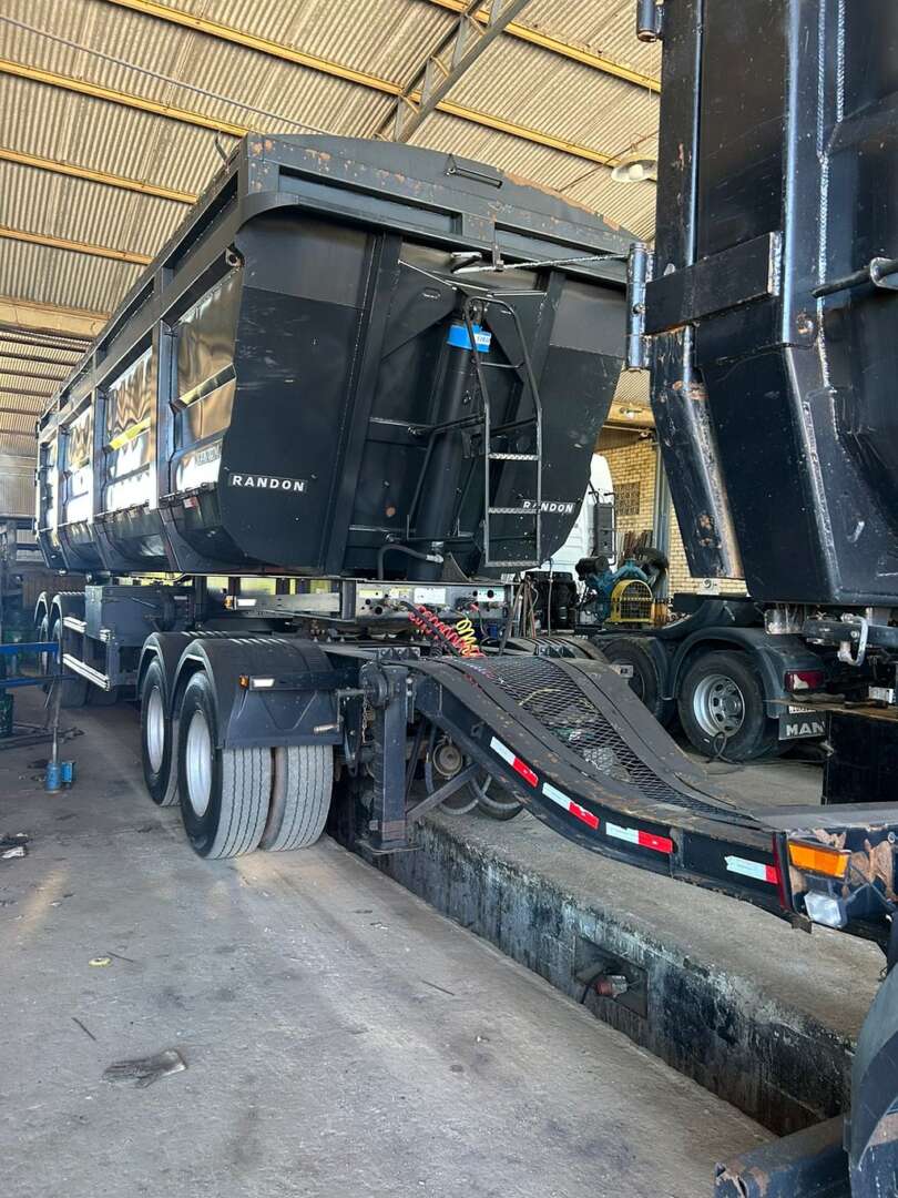 Carreta RODOTREM BASCULANTE Randon ANO 2024 9 Eixos de Rodo Serra Caminhões na Santa Catarina
