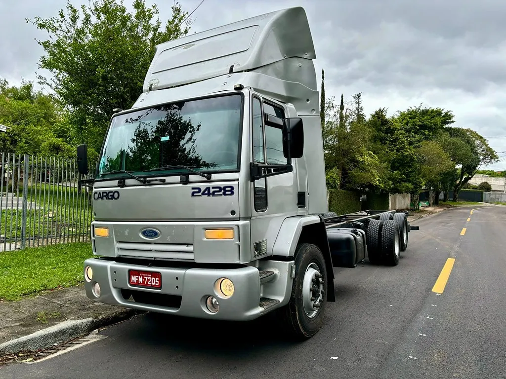 Caminhão FORD CARGO 2428 Chassis ANO 2009 de Peregrino Caminhões no Paraná