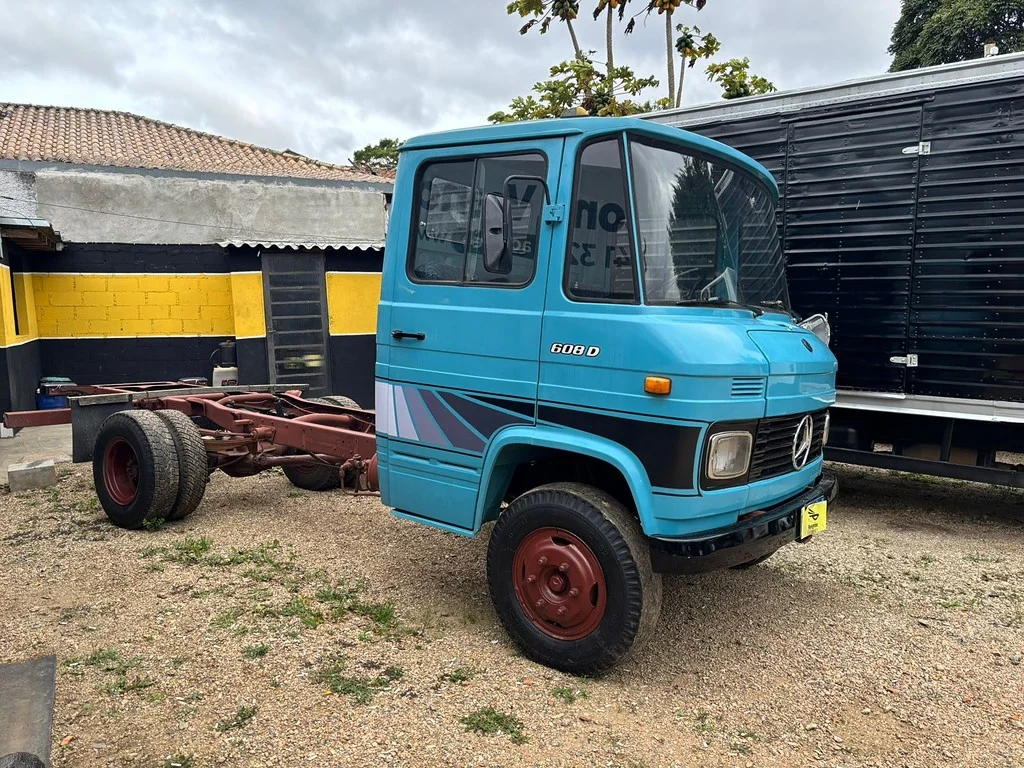 Caminhão MERCEDES BENZ MB 608 Chassis ANO 1976 de Peregrino Caminhões no Paraná