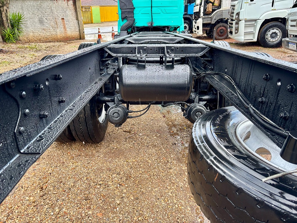 Caminhão MERCEDES BENZ MB 1620 Chassis ANO 2002 de Peregrino Caminhões no Paraná
