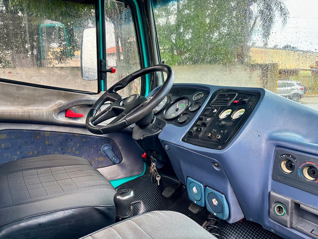 Caminhão MERCEDES BENZ MB 1620 Chassis ANO 2002 de Peregrino Caminhões no Paraná
