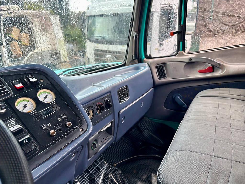 Caminhão MERCEDES BENZ MB 1620 Chassis ANO 2002 de Peregrino Caminhões no Paraná