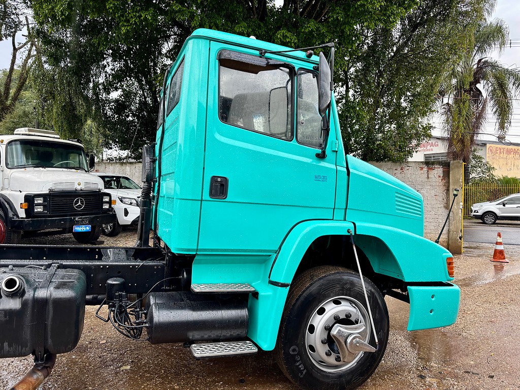 Caminhão MERCEDES BENZ MB 1620 Chassis ANO 2002 de Peregrino Caminhões no Paraná