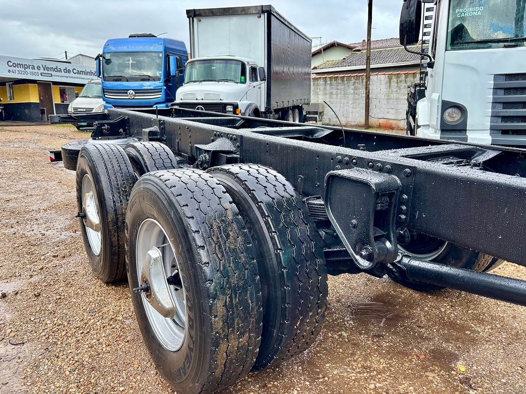 Caminhão MERCEDES BENZ MB 1620 Chassis ANO 2002 de Peregrino Caminhões no Paraná