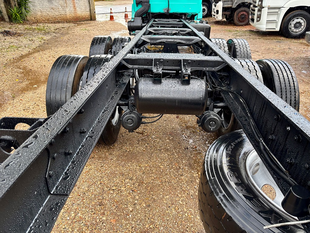 Caminhão MERCEDES BENZ MB 1620 Chassis ANO 2002 de Peregrino Caminhões no Paraná