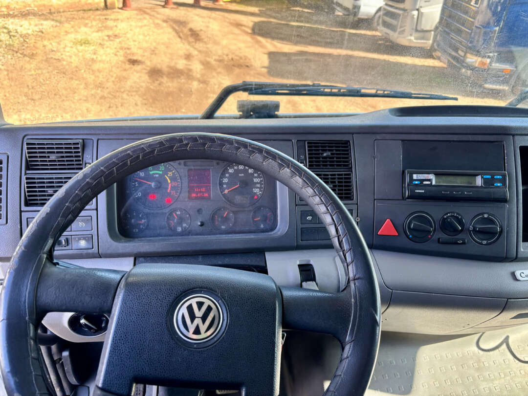 Caminhão VOLKSWAGEN VW 24250 Baú Sider ANO 2010 de Peregrino Caminhões no Paraná