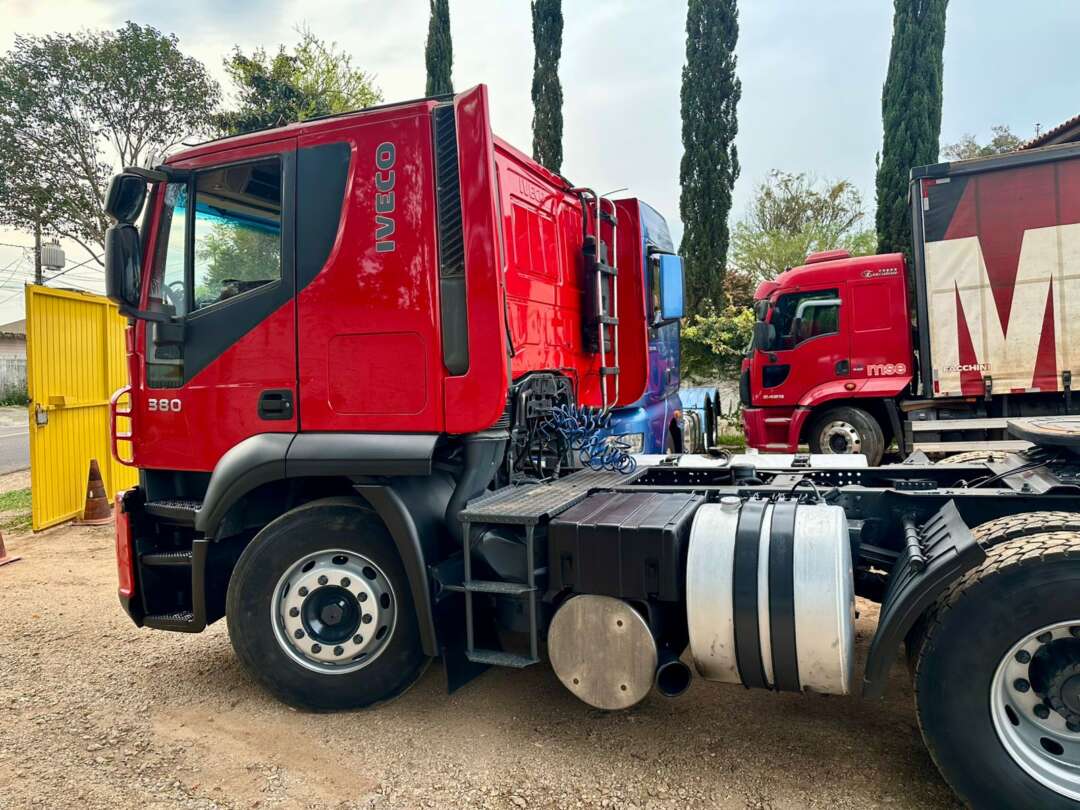 Caminhão IVECO STRALIS 380 Cavalo Mecânico ANO 2008 de Peregrino Caminhões no Paraná