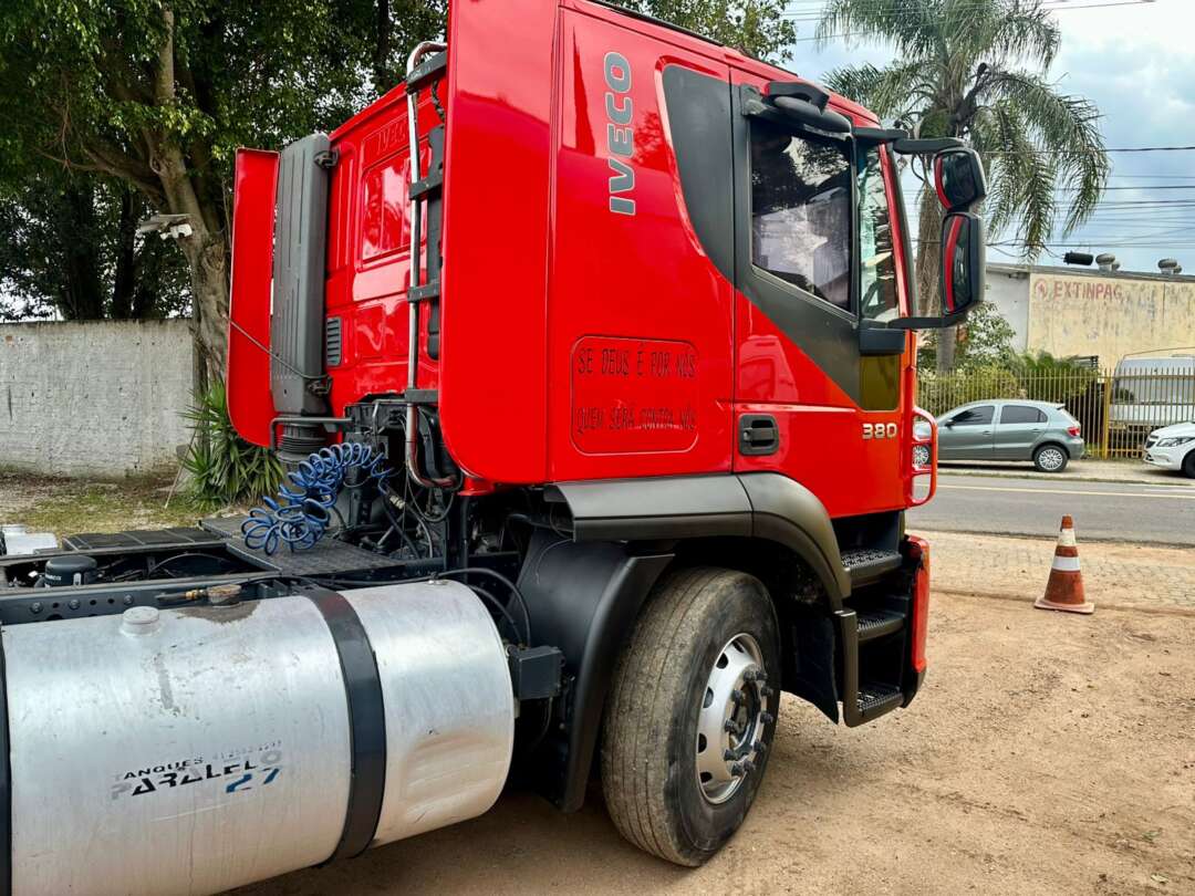 Caminhão IVECO STRALIS 380 Cavalo Mecânico ANO 2008 de Peregrino Caminhões no Paraná