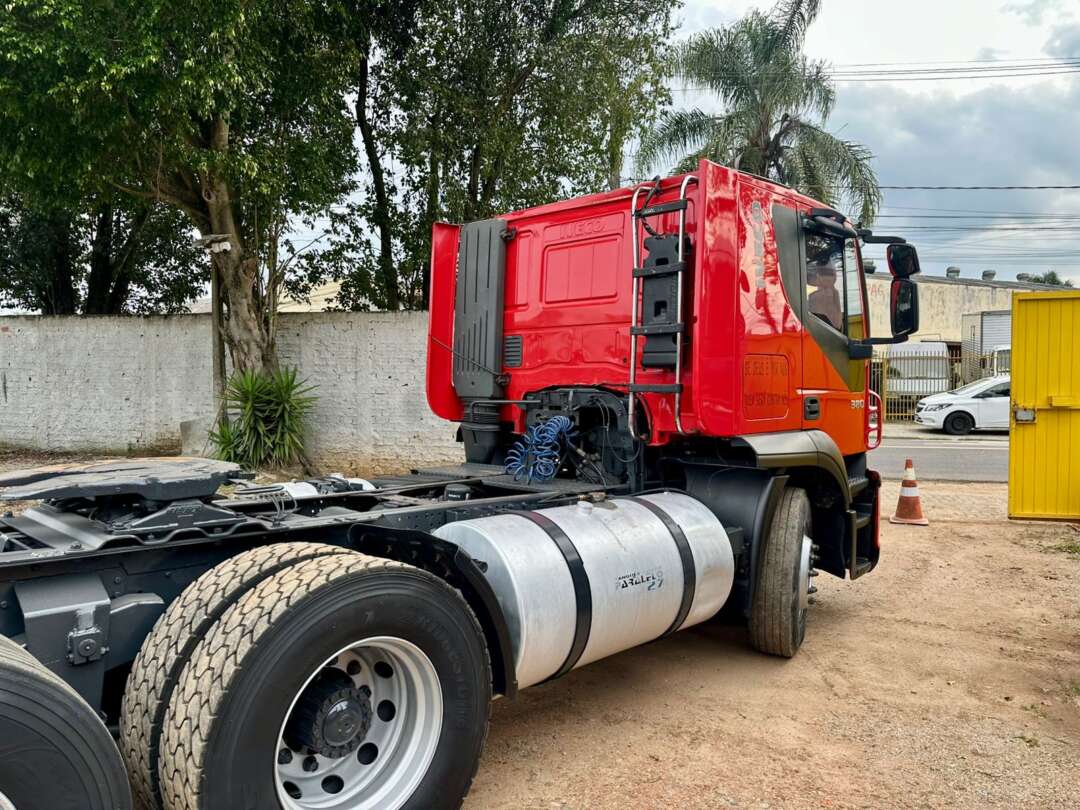 Caminhão IVECO STRALIS 380 Cavalo Mecânico ANO 2008 de Peregrino Caminhões no Paraná