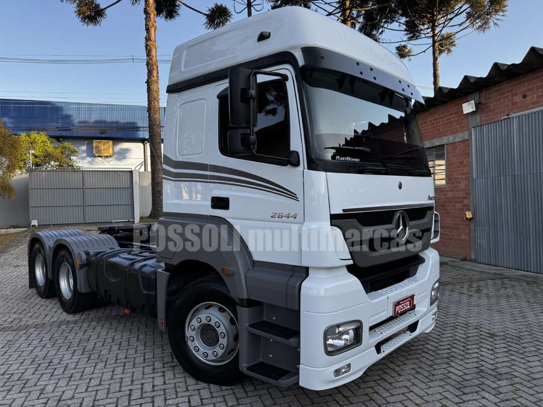 Caminhão MERCEDES BENZ MB 2644 Cavalo Mecânico ANO 2023 de Possoli Multimarcas no Paraná