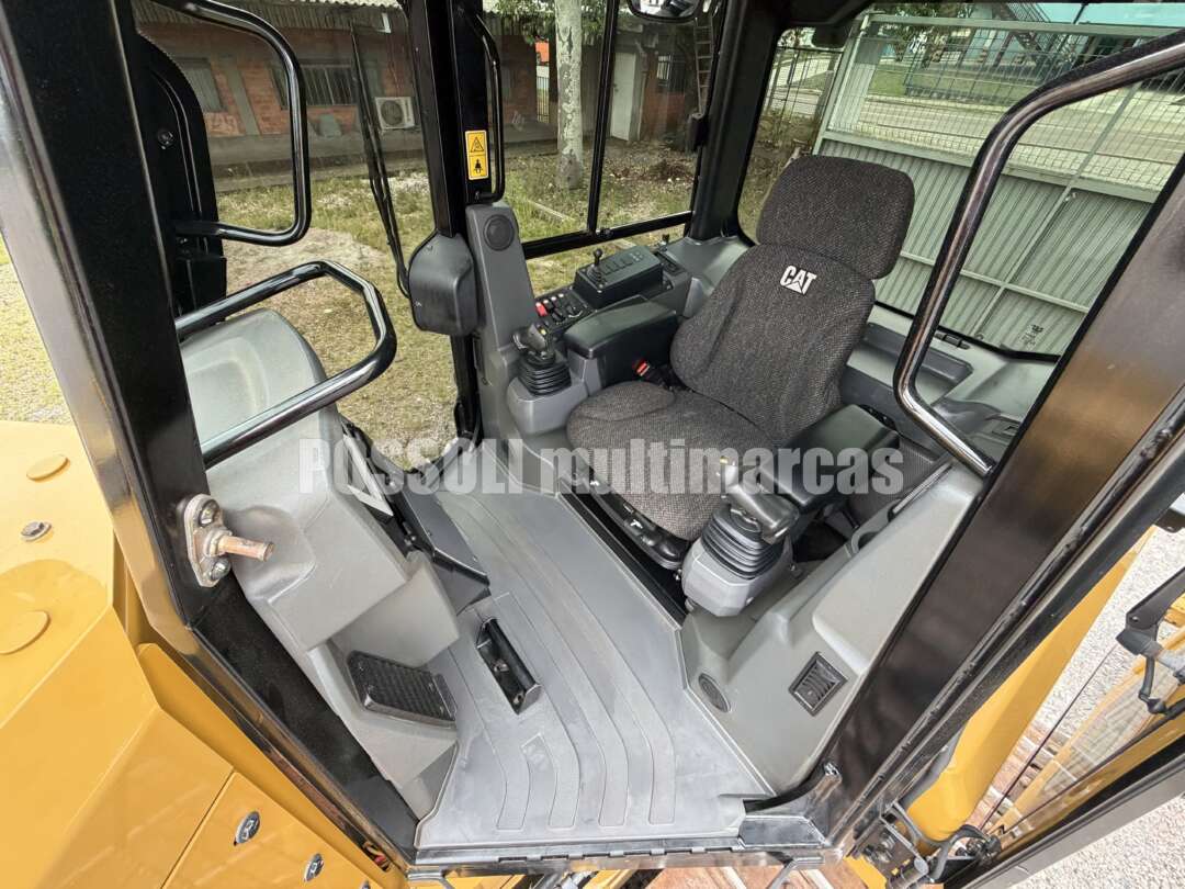 TRATOR ESTEIRA CATERPILLAR D4 ANO 2022 de Possoli Multimarcas no Paraná