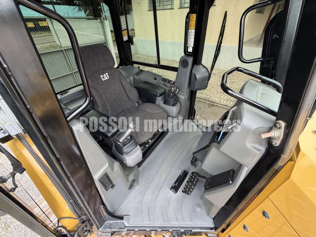 TRATOR ESTEIRA CATERPILLAR D4 ANO 2022 de Possoli Multimarcas no Paraná