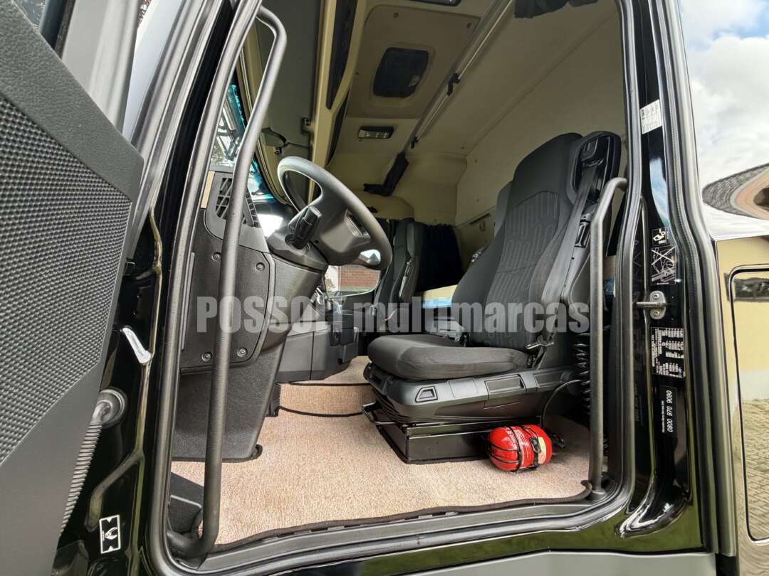 Caminhão MERCEDES BENZ MB 2651 Cavalo Mecânico ANO 2023 de Possoli Multimarcas no Paraná