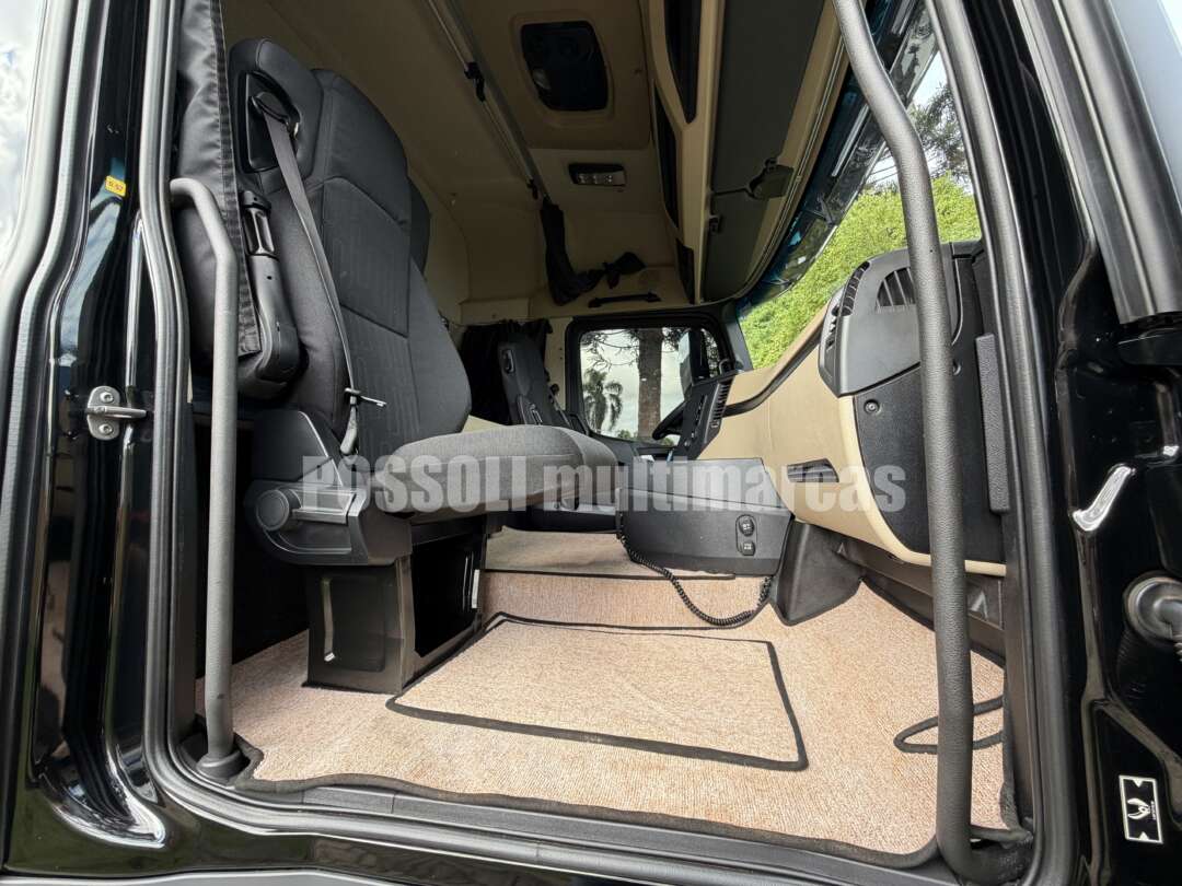 Caminhão MERCEDES BENZ MB 2651 Cavalo Mecânico ANO 2023 de Possoli Multimarcas no Paraná