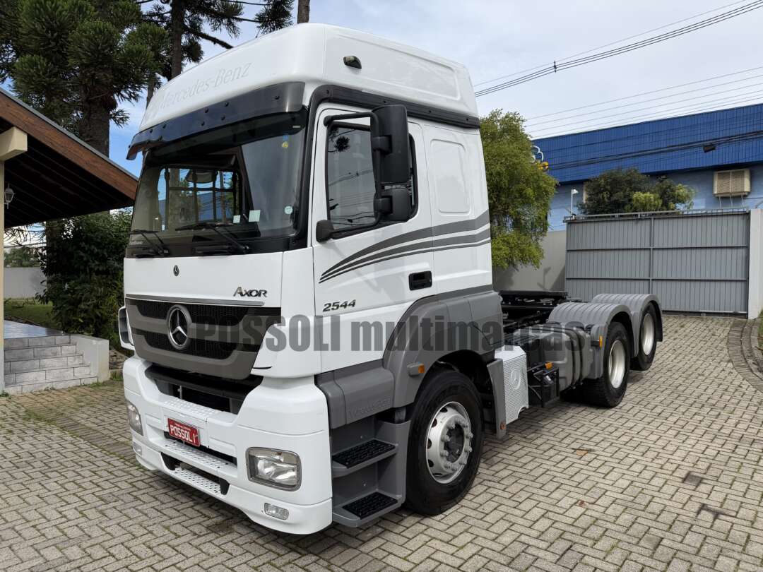 Caminhão MERCEDES BENZ MB 2544 Cavalo Mecânico ANO 2022 de Possoli Multimarcas no Paraná