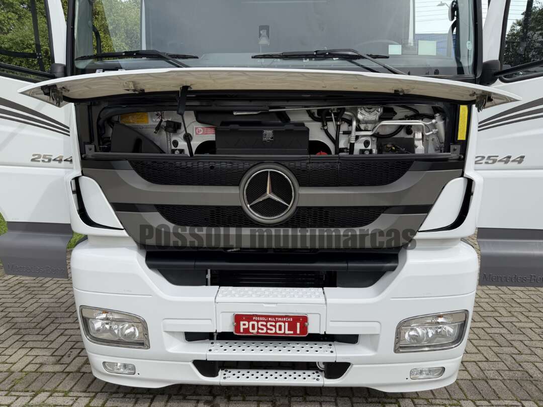 Caminhão MERCEDES BENZ MB 2544 Cavalo Mecânico ANO 2022 de Possoli Multimarcas no Paraná