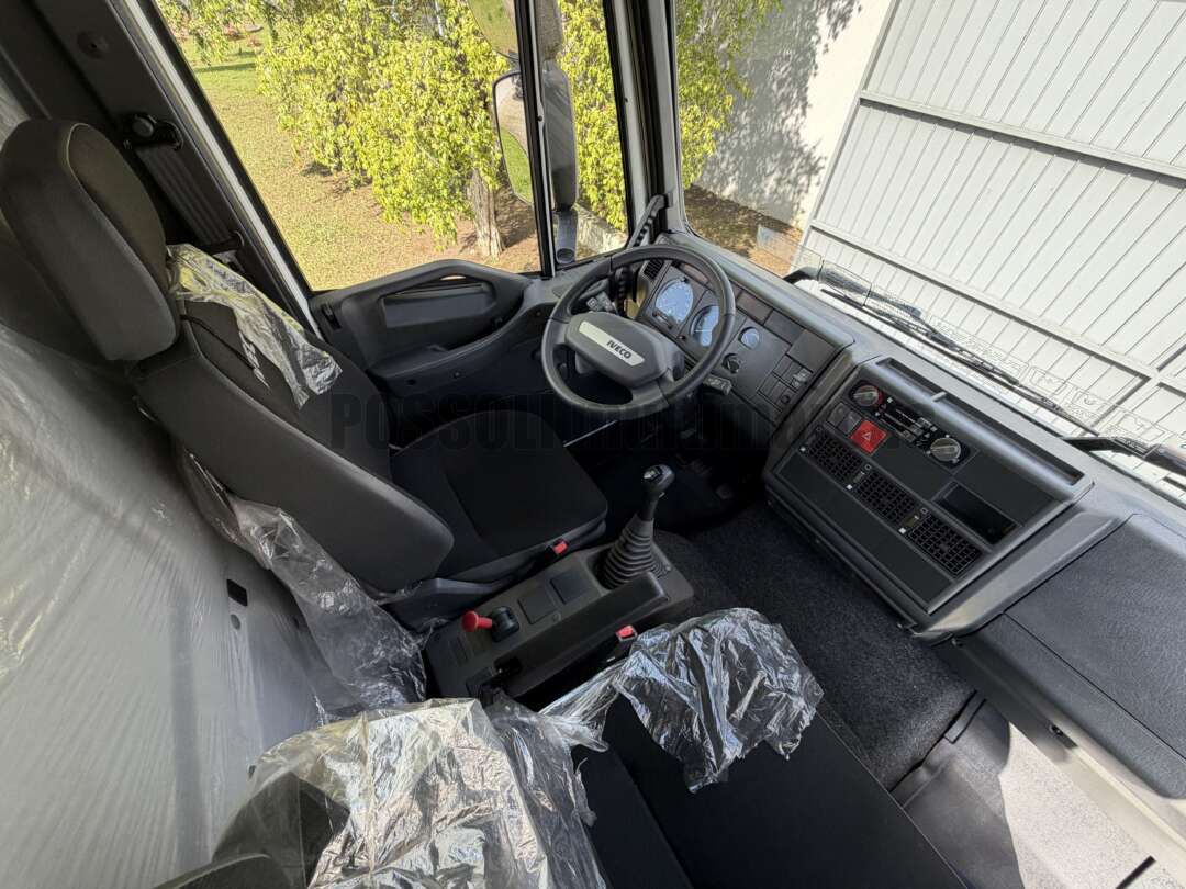 Caminhão IVECO TECTOR 240E28 Chassis ANO 2015 de Possoli Multimarcas no Paraná