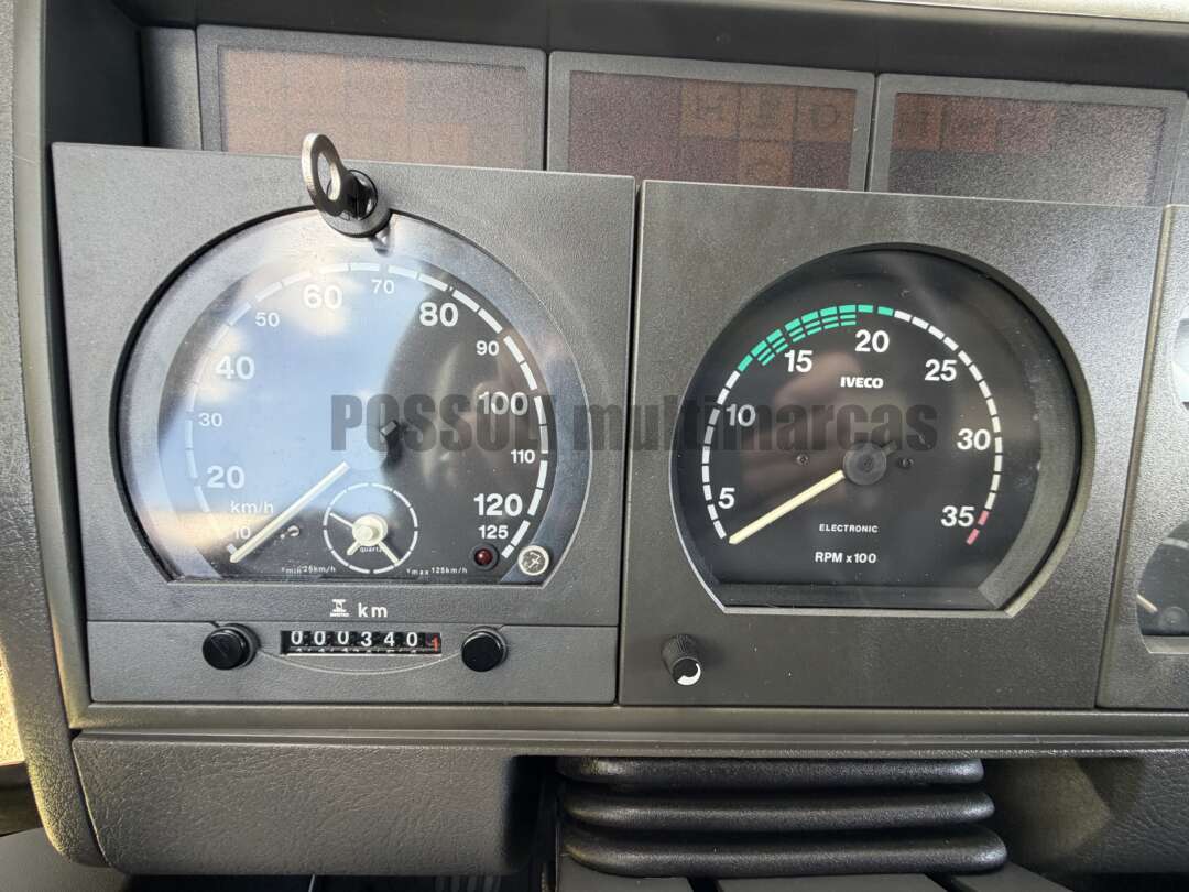 Caminhão IVECO TECTOR 240E28 Chassis ANO 2015 de Possoli Multimarcas no Paraná